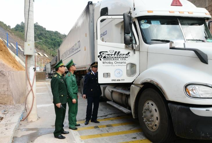 Tạo mọi điều kiện thuận lợi cho hoạt động xuất nhập khẩu qua biên giới Việt Nam - Trung Quốc