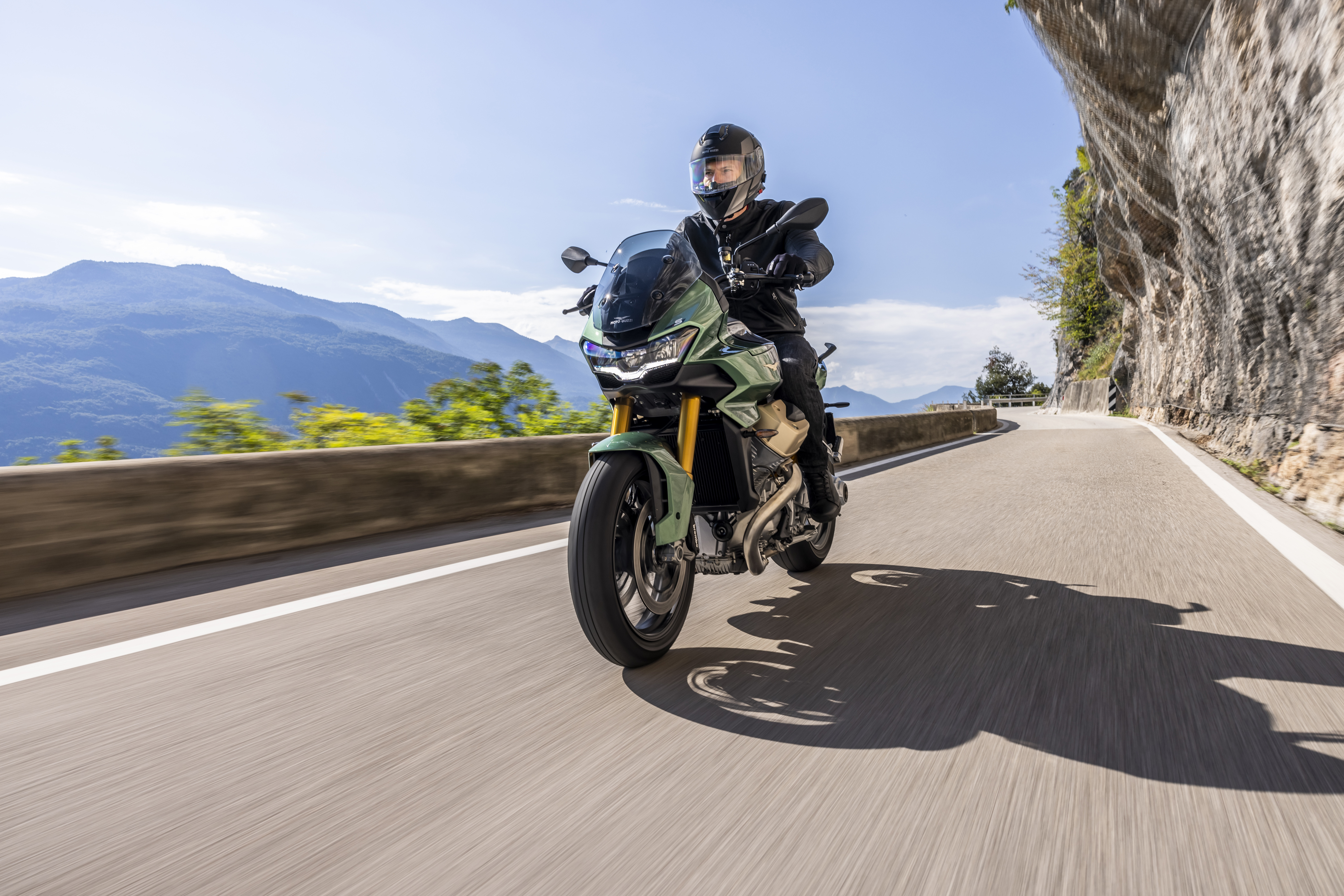 Moto Guzzi V100 Mandello – mẫu xe đầu tiên trên thế giới áp dụng hệ thống khí động học