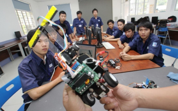 Sự phát triển của khoa học công nghệ - cơ hội và thách thức đối với giáo dục đại học ở Việt Nam