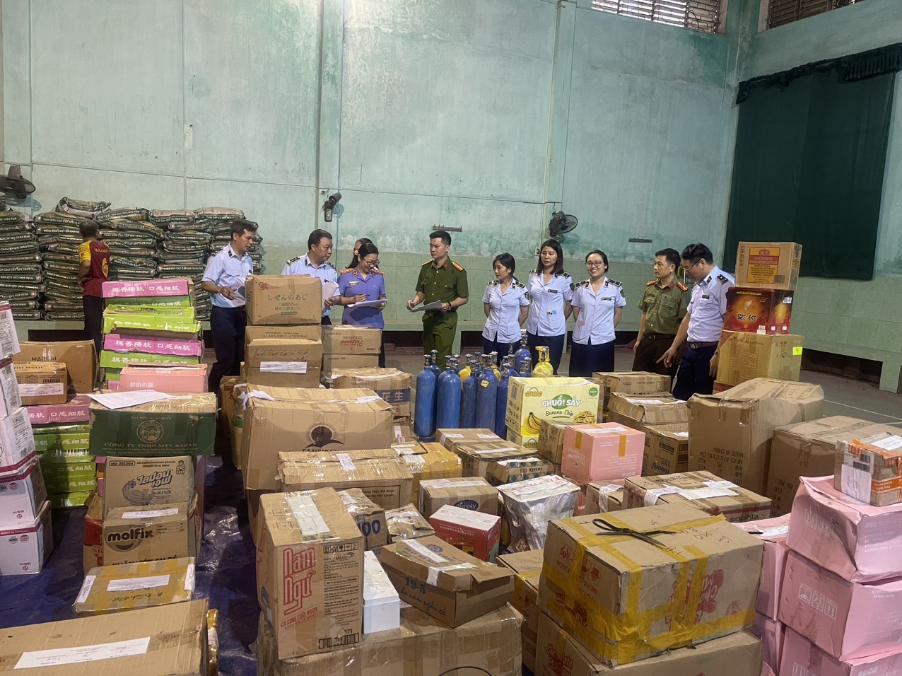 ​Tiêu hủy gần 34.000 sản phẩm hàng hóa vi phạm tại Bắc Giang