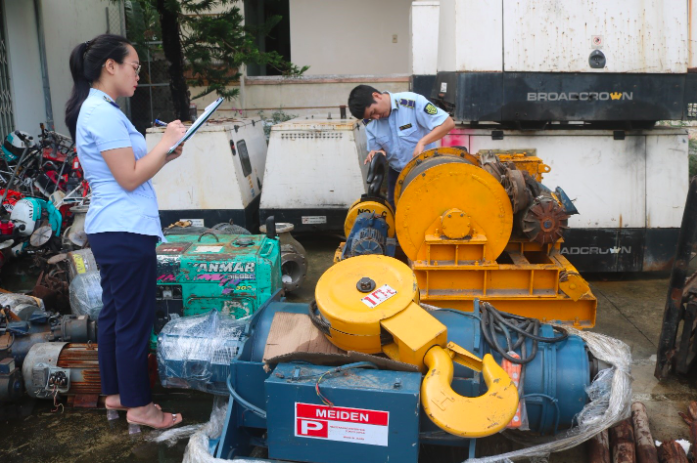 Bắt giữ số hàng hóa máy móc, thiết bị đã qua sử dụng nhập lậu tại Quảng Bình