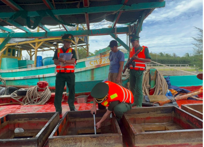 Bắt giữ tàu vận chuyển 30.000 lít dầu DO không rõ nguồn gốc tại Kiên Giang