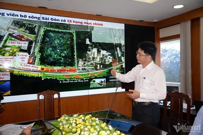 Ông Lưu Văn Tấn - Giám đốc Trung tâm Phát triển Hạ tầng kỹ thuật TP Thủ Đức thông tin về tiến độ tổng thể khng gian Công viên bờ Đông sông Sài Gòn.