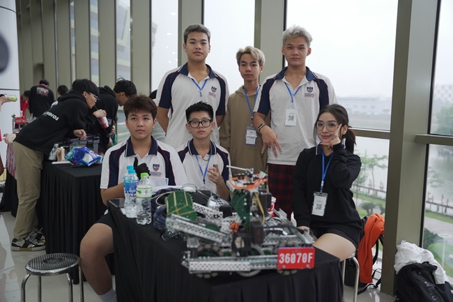 Một đội tham gia VEX Robotics World Championship - 2023