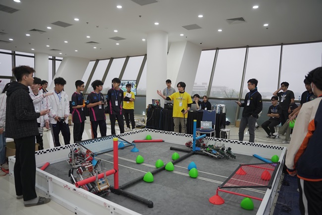 Các đội đang tham gia thi tại VEX Robotics World Championship - 2023