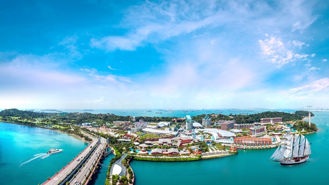 Đảo Sentosa là hòn đảo nghỉ dưỡng cao cấp tại Singapore  và là một trong những điểm du lịch giải trí hàng đầu Châu Á