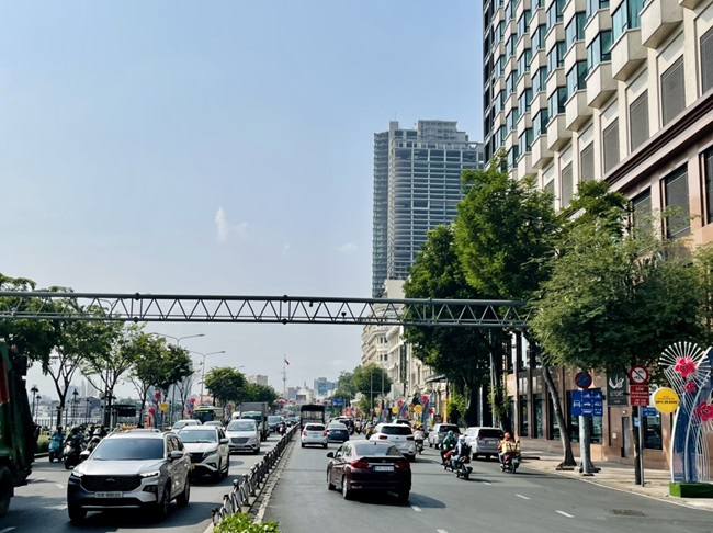 Phần đường nối với phố đi bộ Nguyễn Huệ kéo dài ra đến cầu Khánh Hội - dự kiến cũng sẽ được ngầm hóa 