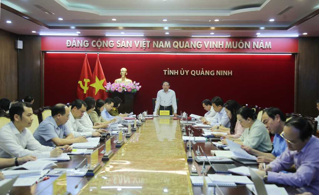 Xây dựng Quảng Ninh trở thành trung tâm du lịch quốc tế, du lịch là ngành kinh tế mũi nhọn gắn với phát triển bền vững kinh tế biển theo hướng tăng trưởng xanh