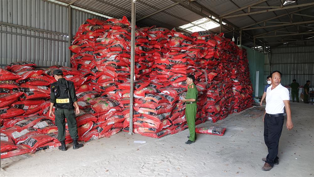 Bình Thuận: Phát hiện, thu giữ trên 100 tấn phân bón cơ sở kinh doanh có dấu hiệu vi phạm 