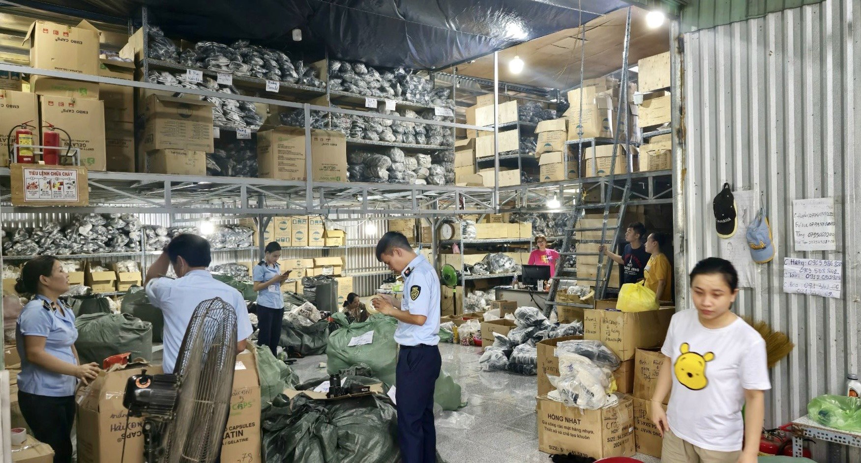 Đà Nẵng: Thu giữ trên 1.800 đôi giày, dép giả mạo nhãn hiệu Crocs và NIKE