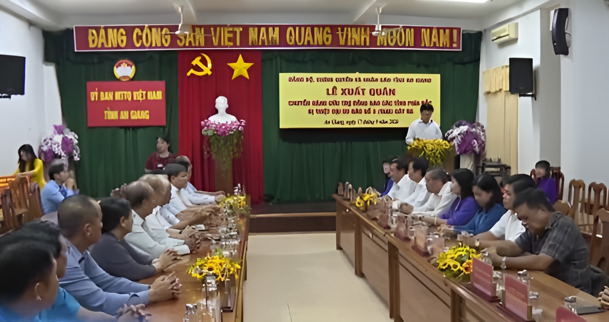 Quang cảnh lễ xuất quân hướng về miền Bắc thân yêu