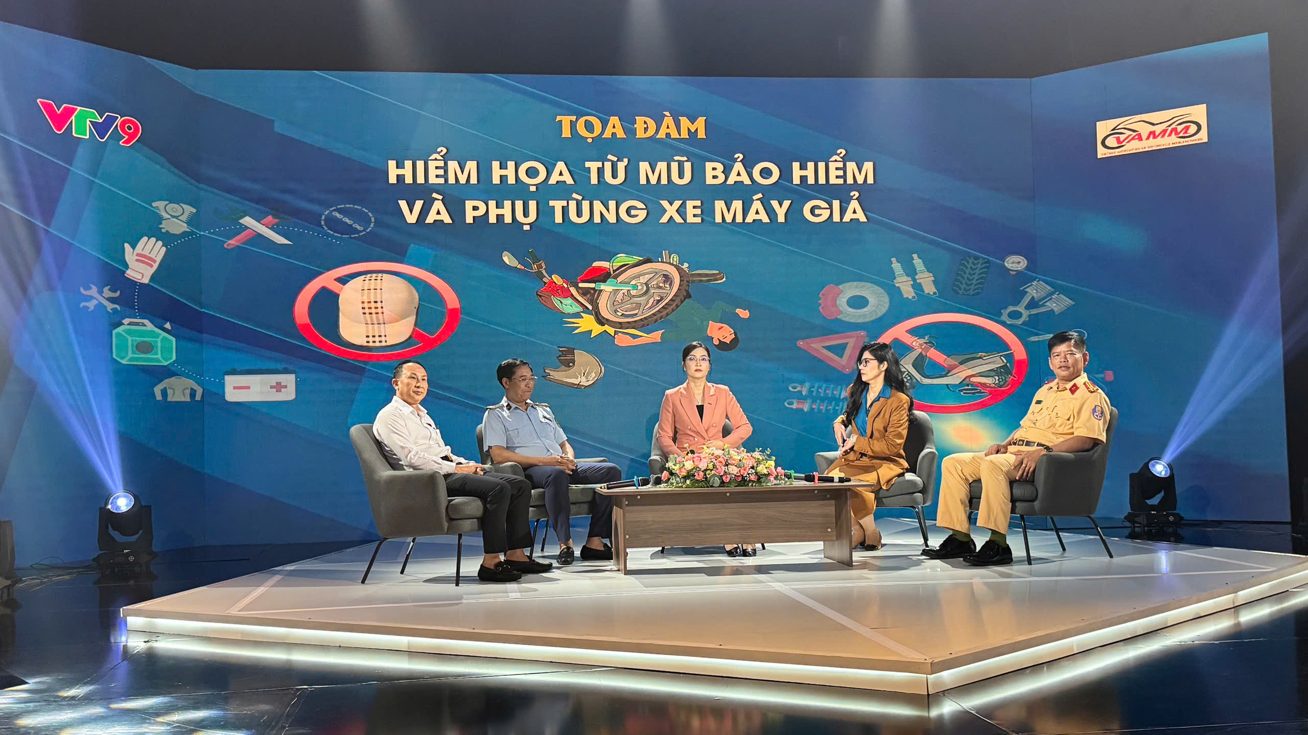 Hiểm họa sử dụng mũ bảo hiểm giả và phụ tùng xe máy giả